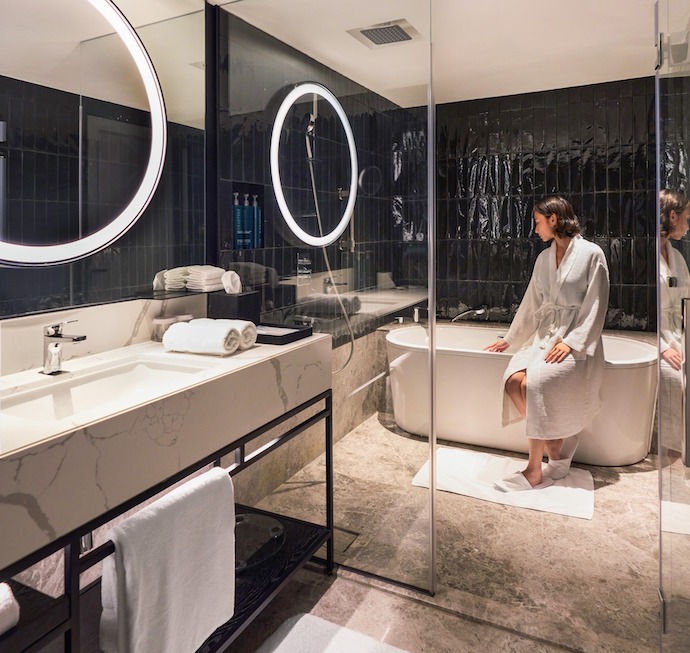 4 Ways To Live It Up At Asia-Pacific’s Largest Hilton Hotel - Relax in modern luxe rooms & suites