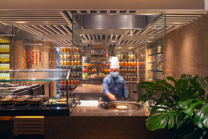 4 Fresh Experiences at the Revitalised Grand Hyatt Singapore - Indulge in a spectacular buffet spread of local flavours at StraitsKitchen