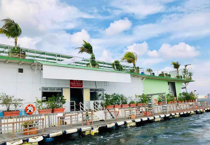 8 Unique Restaurants & Experiences in Singapore - Smith Marine Floating Restaurant